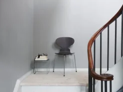 Fritz Hansen Ant stol 3100, 3 ben, svart ask - krom