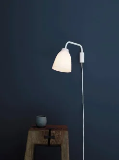 Fritz Hansen Caravaggio Read vägglampa, opal