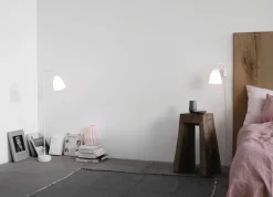 Fritz Hansen Caravaggio Read vägglampa, opal