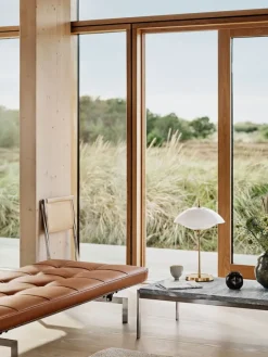 Fritz Hansen Clam bordslampa, opal - mässing