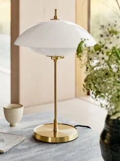 Fritz Hansen Clam bordslampa, opal - mässing
