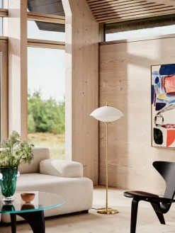 Fritz Hansen Clam golvlampa, opal - mässing