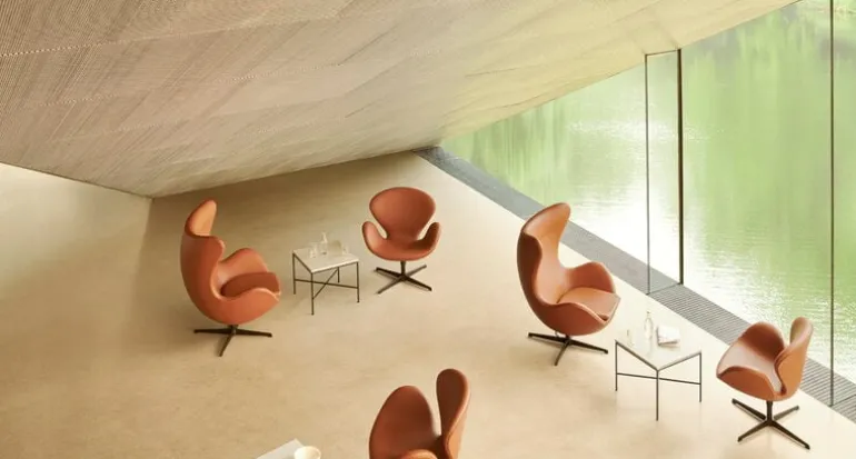 Fritz Hansen Egg loungefåtölj, brun brons - läder Grace Walnut