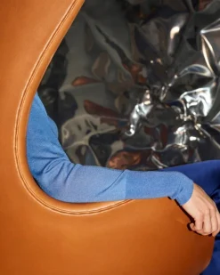 Fritz Hansen Egg loungefåtölj, brun brons - läder Grace Walnut