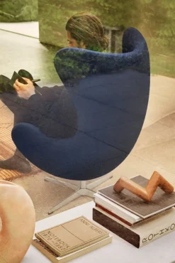 Fritz Hansen Egg loungefåtölj, satinpolerad aluminium - Dark Blue 1155