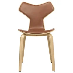 Fritz Hansen Grand Prix 4130 stol, ek - Essential valnötsläder