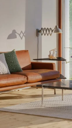 Fritz Hansen Kaiser Idell 6718-W vägglampa, matt grå