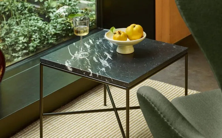 Fritz Hansen Planner MC330 soffbord, svart - marmor Charcoal
