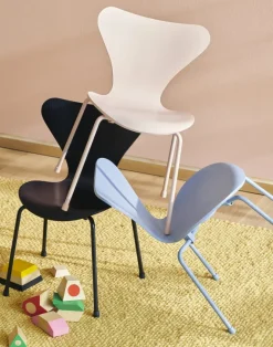 Fritz Hansen Series 7 barnstol, svart