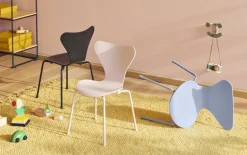 Fritz Hansen Series 7 barnstol, svart