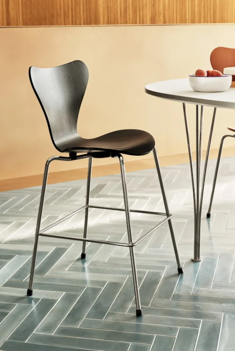 Fritz Hansen Series 7 Junior stol, svart - krom