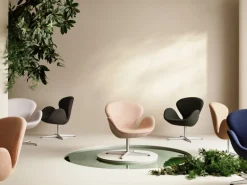 Fritz Hansen Swan 3320 fåtölj, b. alum.- Serpentine 0428, Grace kastanj