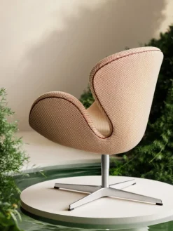 Fritz Hansen Swan 3320 fåtölj, b. alum.- Serpentine 0428, Grace kastanj