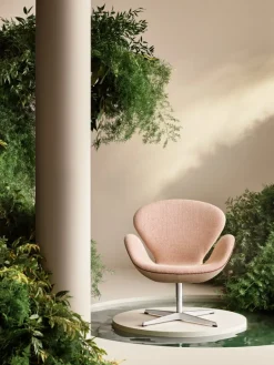 Fritz Hansen Swan 3320 fåtölj, b. alum.- Serpentine 0428, Grace kastanj