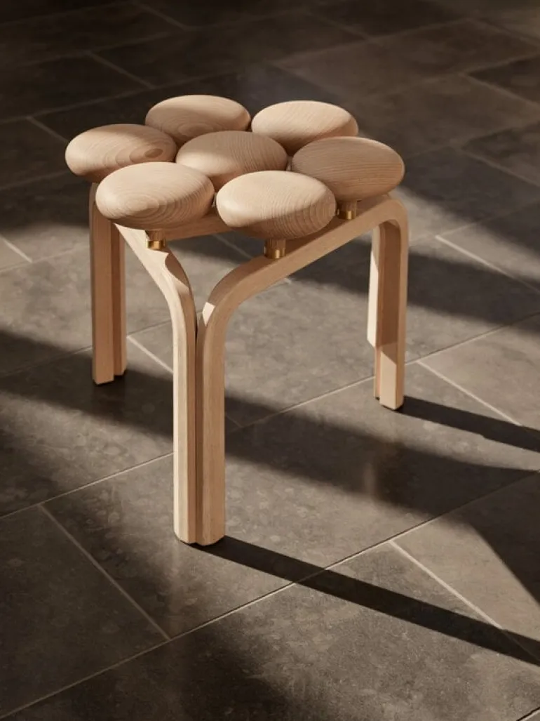 Fritz Hansen Utzon pall, oljad bok