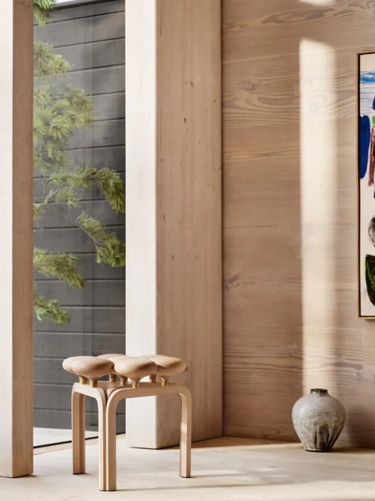 Fritz Hansen Utzon pall, oljad bok