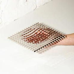 Fundamental Berlin Gravity bricka, 20 x 20 cm, rostfritt stål