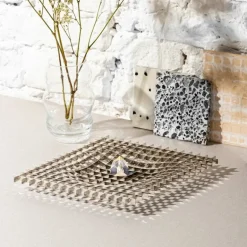 Fundamental Berlin Gravity bricka, 20 x 20 cm, rostfritt stål