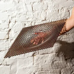 Fundamental Berlin Gravity bricka, 36 x 36 cm, rostfritt stål