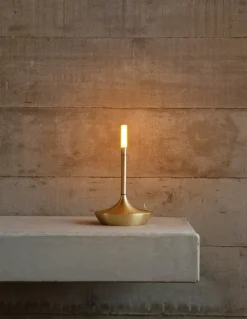 Graypants Wick S bärbar bordslampa, mässing