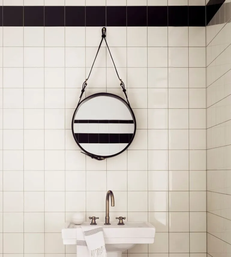 GUBI Adnet spegel, M, svart läder