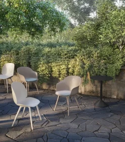 GUBI Bat matstol för utomhusbruk, new beige