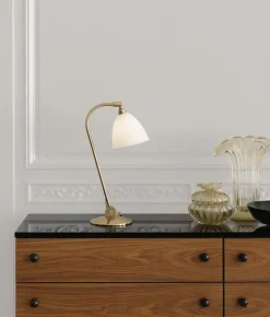 GUBI Bestlite BL2 bordslampa, mässing - benporslin