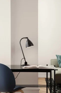 GUBI Bestlite BL2 bordslampa, krom - svart halvmatt