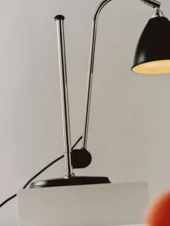 GUBI Bestlite BL1 bordslampa, krom - svart