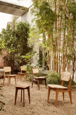 GUBI C-Chair, cane - oljad valnöt