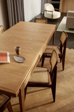 GUBI C-Chair, cane - oljad valnöt