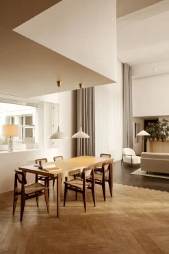 GUBI C-Chair, cane - oljad valnöt