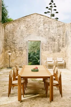 GUBI C-Chair Outdoor, naturlig - teak