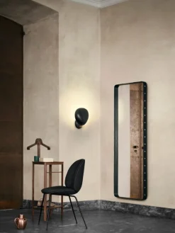 GUBI Cobra vägglampa, svart