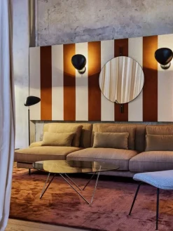 GUBI Cobra vägglampa, svart