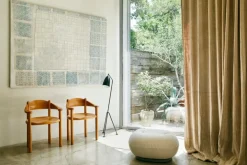 GUBI Daumiller fåtölj, gyllene furu