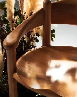 GUBI Daumiller fåtölj, gyllene furu