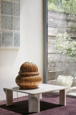 GUBI Doric soffbord, 80 x 80 cm, neutral vit travertin