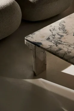 GUBI Doric soffbord, 140 x 80 cm, elektriskt grå kalksten