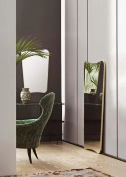 GUBI F.A. 33 spegel, stor, polerad mässing