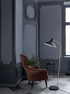 GUBI G-10 golvlampa, svart - mässing