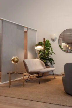 GUBI G-10 golvlampa, svart - mässing