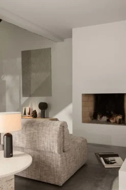 GUBI Gravity bordslampa, liten, svart stål