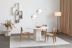 GUBI Gravity golvlampa, svart marmor