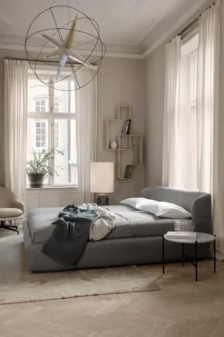 GUBI Gravity XL golvlampa, hög, svart marmor - kanvas