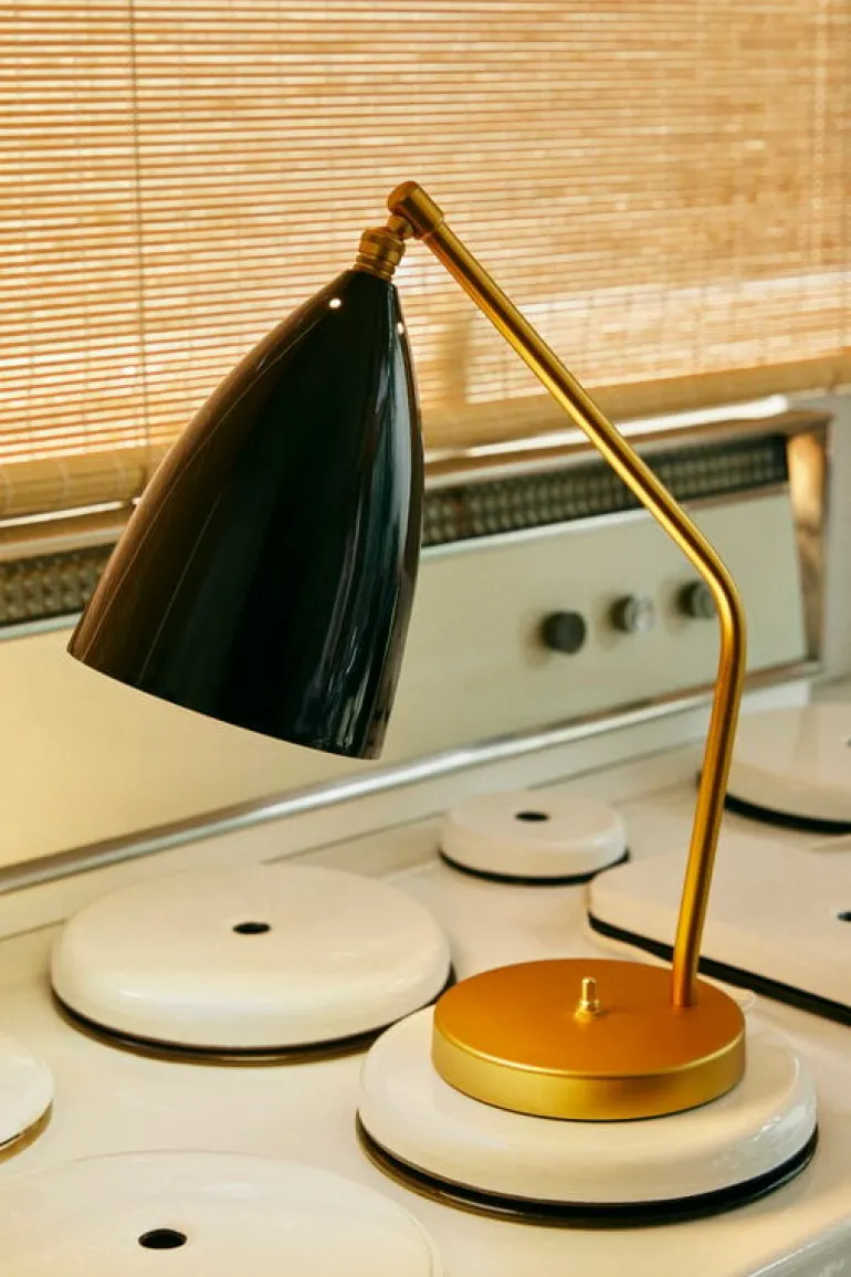 GUBI Gräshoppa bordslampa, svart, glansig