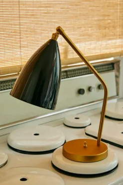 GUBI Gräshoppa bordslampa, svart, glansig