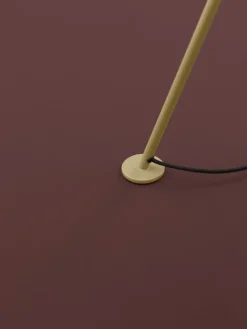 GUBI Gräshoppa golvlampa, olive brown