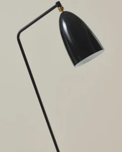 GUBI Gräshoppa golvlampa, svart, glansig