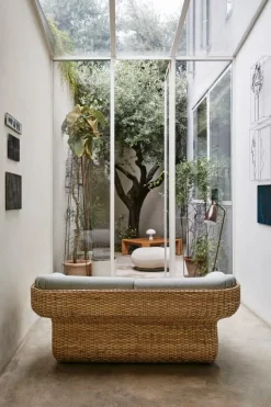 GUBI Gräshoppa golvlampa, valnötsbrun, glansig